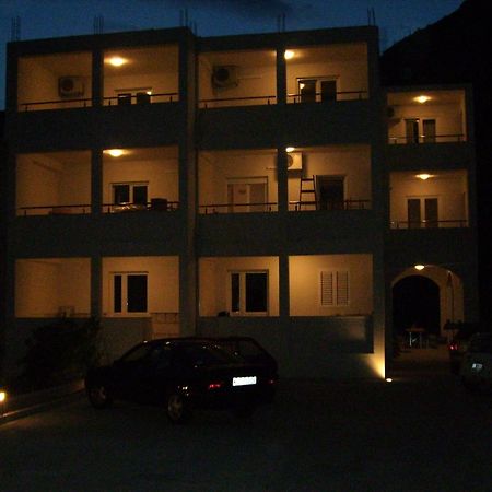 Apartments Ante Omiš Eksteriør billede